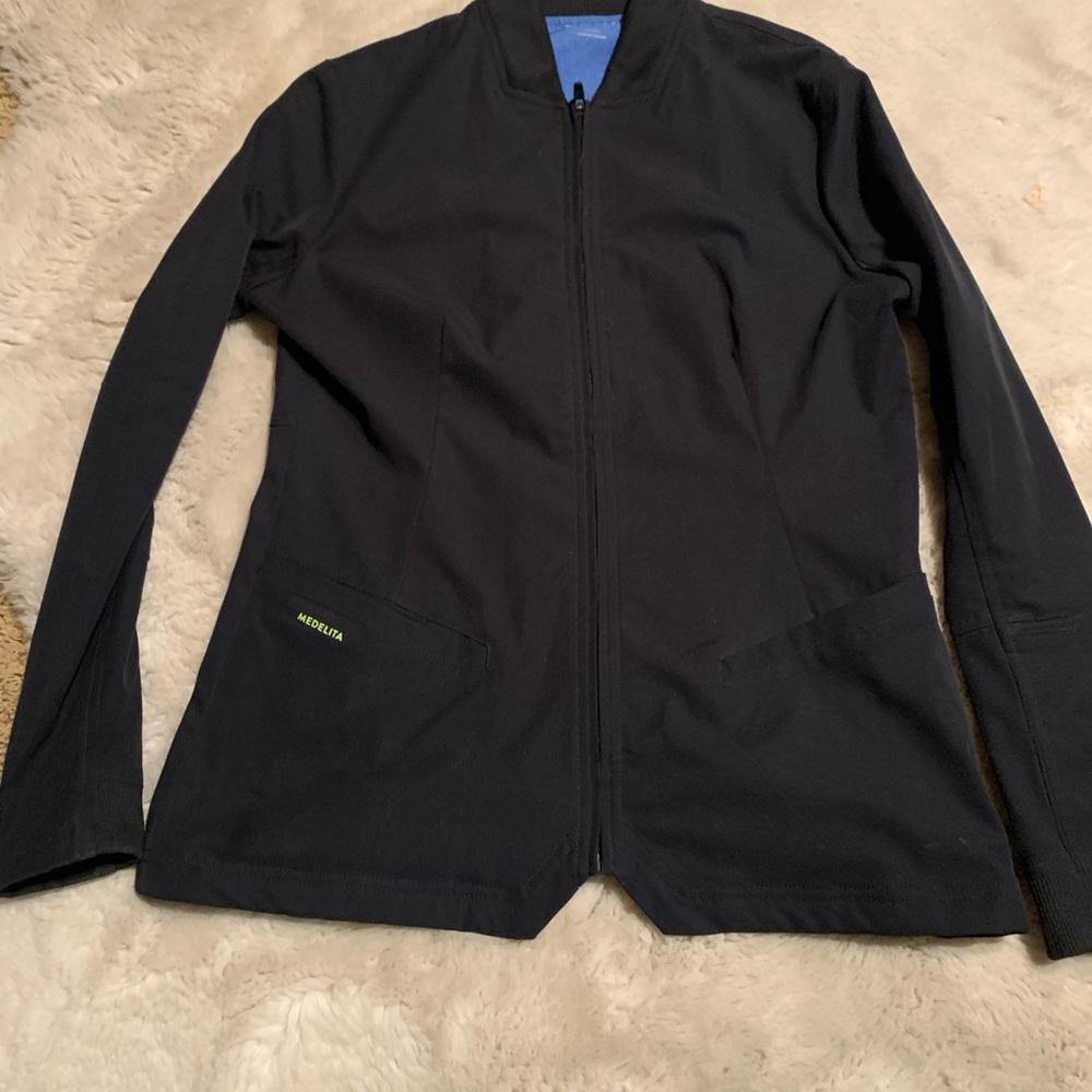 GUC Medelita women’s black Kinetic scrub jacket